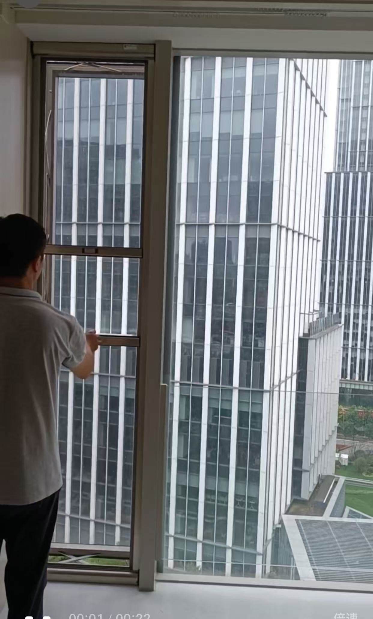 小東門街道綠城·黃浦灣客戶安裝韋柏防風卷軸上下拉子母件紗窗